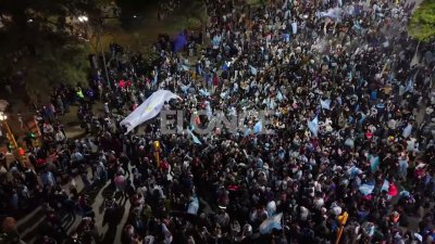 Orgullo y apoyo a la Selecci&oacute;n Argentina en la plaza central de Paran&aacute;